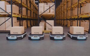 roboty przenoszące paczki